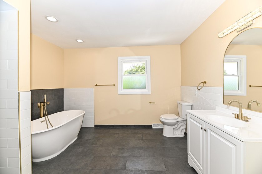 Huge contemporary two story home with 5 bedrooms and 5 bathrooms - photo 24