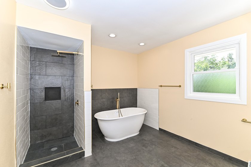 Huge contemporary two story home with 5 bedrooms and 5 bathrooms - photo 25
