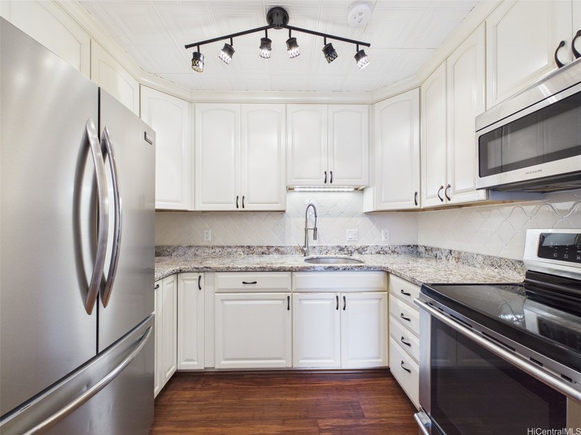 UPGRADED corner unit, lake-facing side, and an oversized covered - photo 2