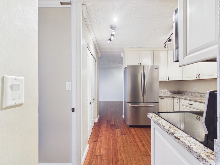 UPGRADED corner unit, lake-facing side, and an oversized covered - photo 4