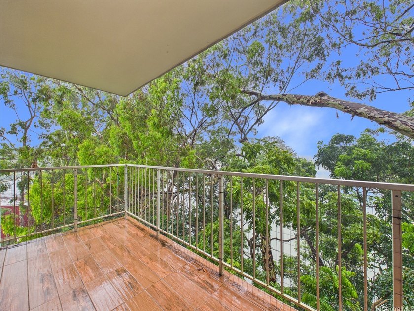 UPGRADED corner unit, lake-facing side, and an oversized covered - photo 7