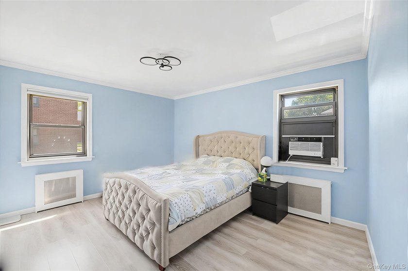 Welcome to this beautifully renovated 2 bedroom, 1 bathroom - photo 7