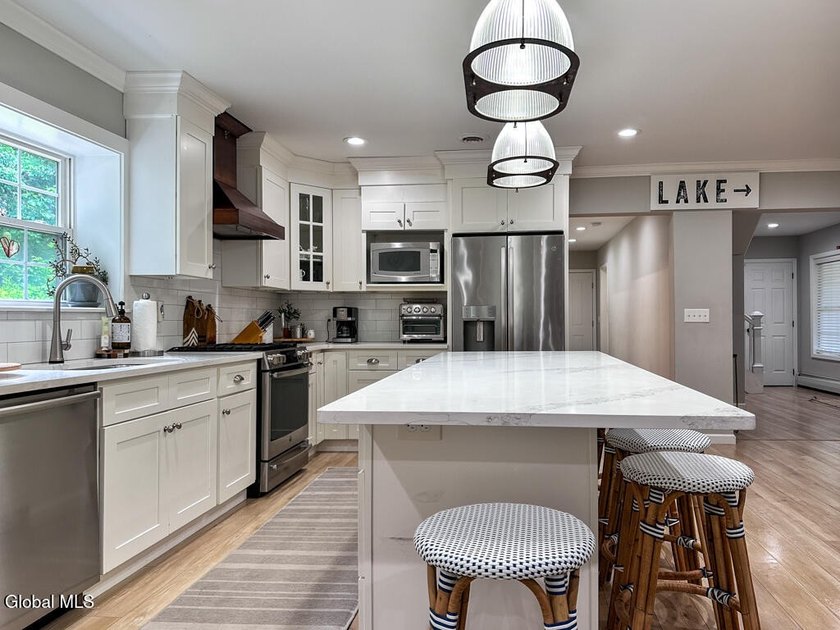 Village living at its best! Just four blocks from Canada Street - photo 11