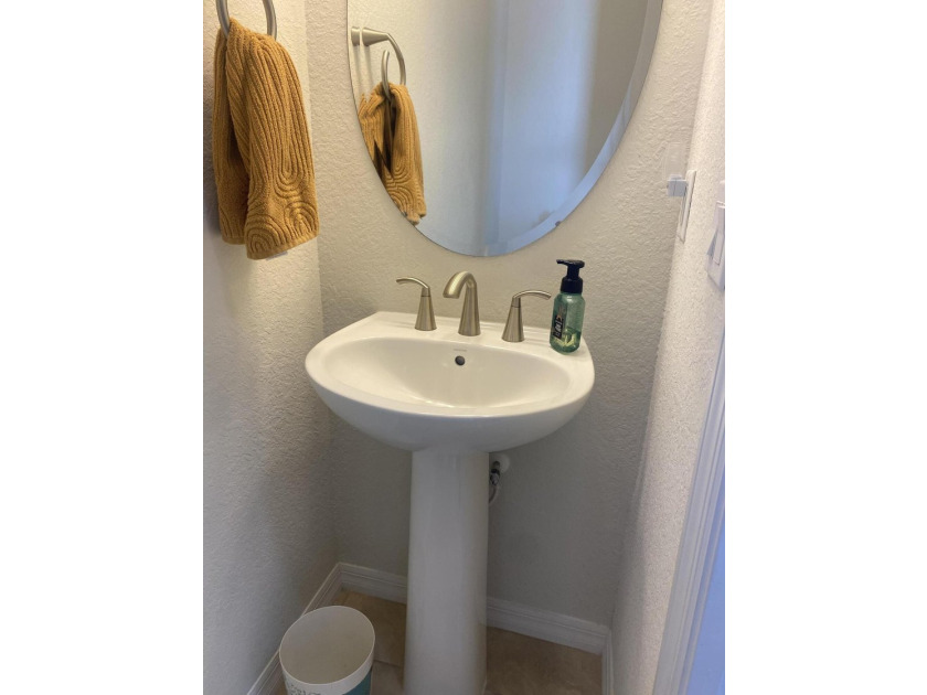 Welcome to this charming 3-bedroom, 2.5-bathroom townhouse - photo 12