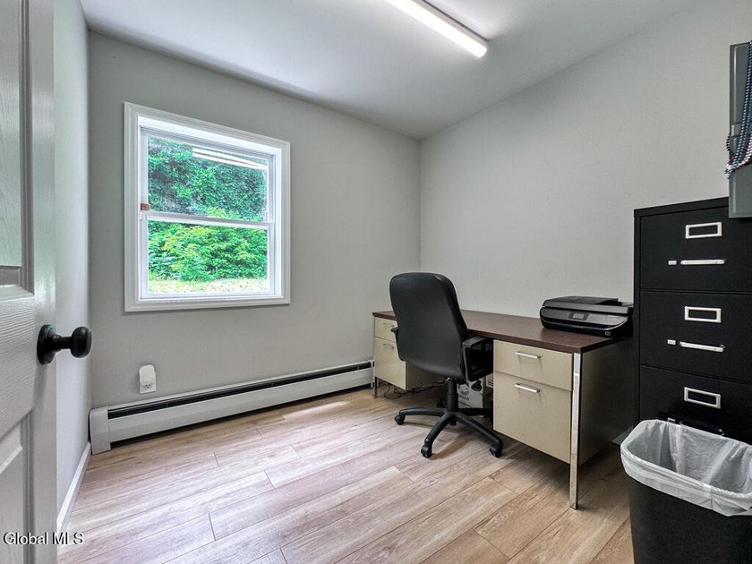 Village living at its best! Just four blocks from Canada Street - photo 25