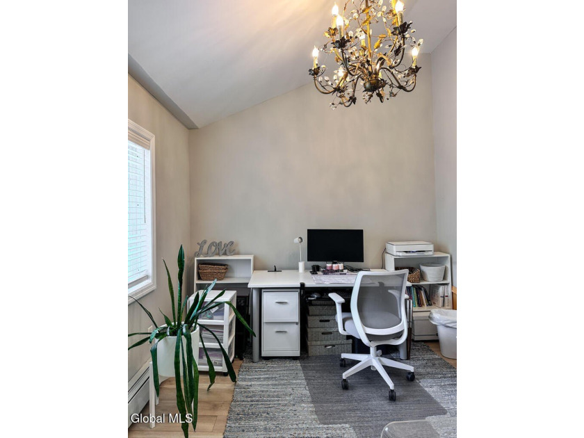 Village living at its best! Just four blocks from Canada Street - photo 28