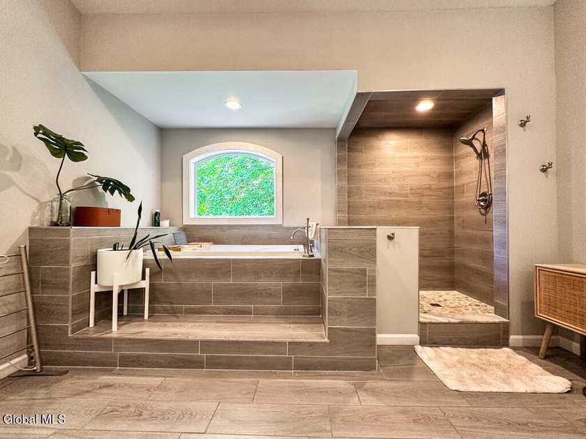 Village living at its best! Just four blocks from Canada Street - photo 35