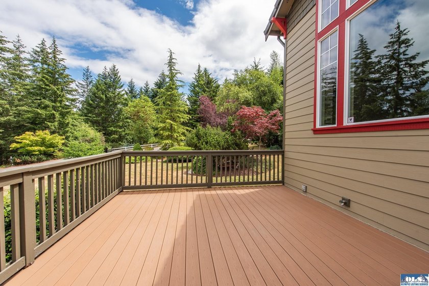 This beautifully appointed home offers water views, thoughtful - photo 43