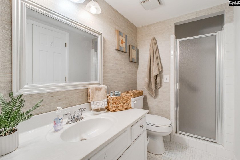 MUST SEE in Yacht Cove on Lake Murray! This beautifully updated - photo 17