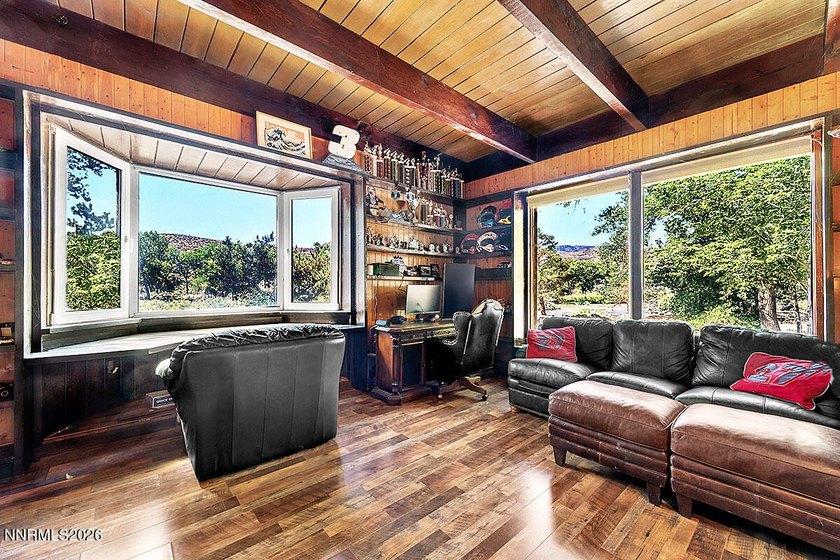 Discover a truly rare Nevada riverfront retreat - a majestic - photo 6