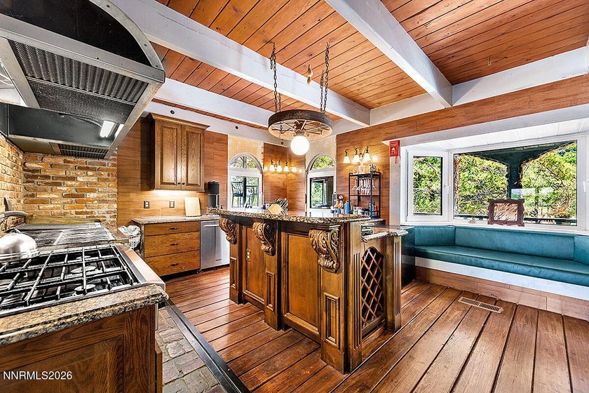 Discover a truly rare Nevada riverfront retreat - a majestic - photo 8