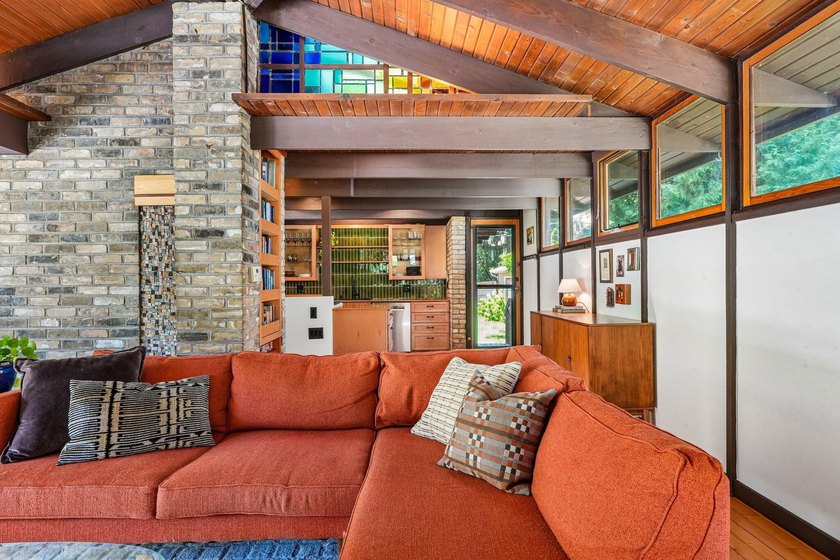 One of a Kind Mid-Century Modern home designed by renowned - photo 15
