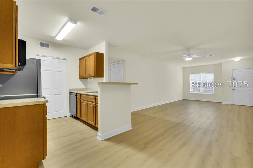 Villa 102 is renovated, first floor, move-in ready for the right - photo 12