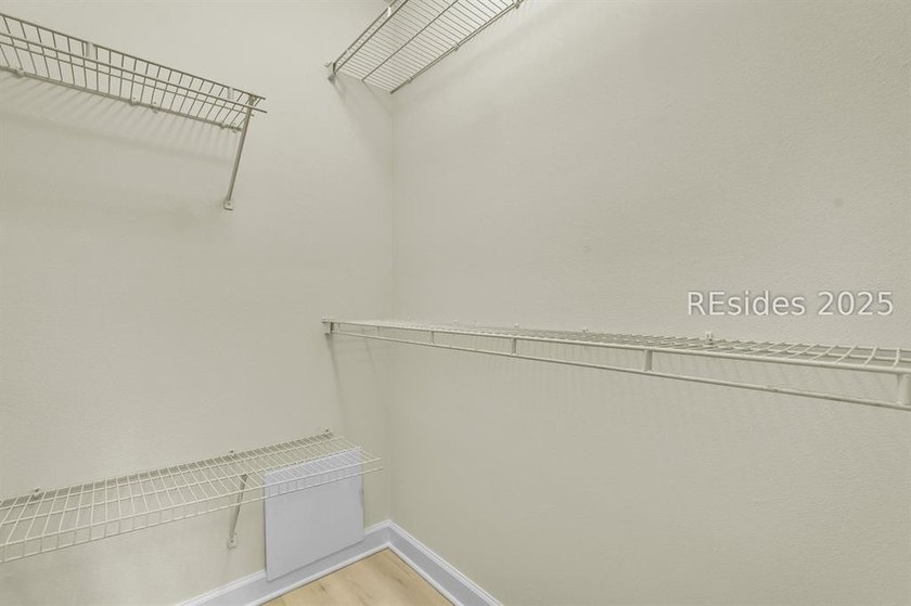 Villa 102 is renovated, first floor, move-in ready for the right - photo 20