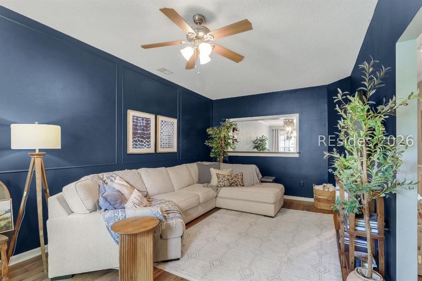 Charming and ideally located in the heart of Westbury Park, this - photo 4