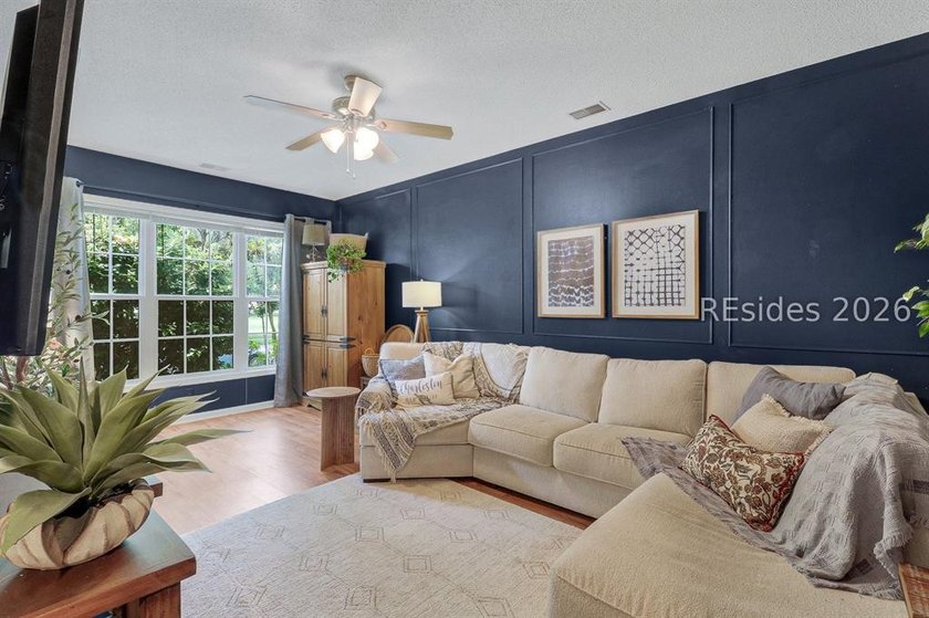 Charming and ideally located in the heart of Westbury Park, this - photo 5