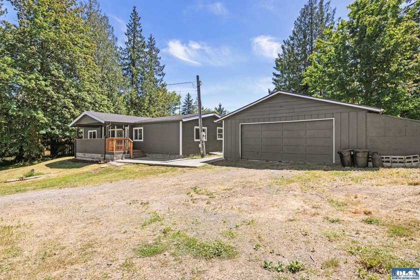 Looking for a gorgeous mountain backdrop on a private 1.1+ acre - photo 33