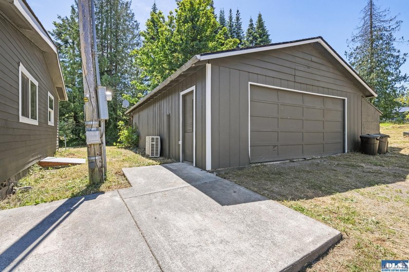 Looking for a gorgeous mountain backdrop on a private 1.1+ acre - photo 42