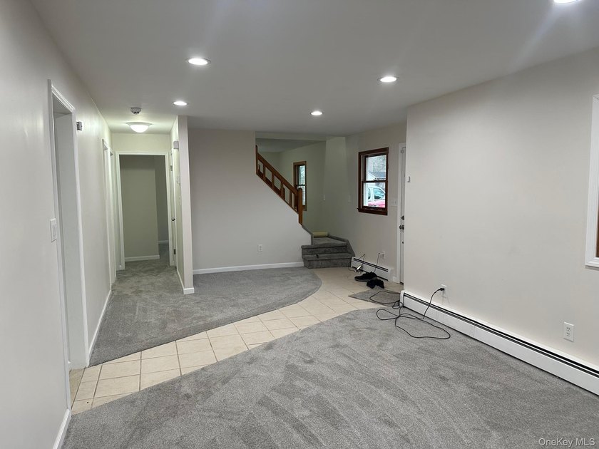 Renovated 4-6 Bedrooms, 2 Bath Colonial, Possible Apartment - photo 7