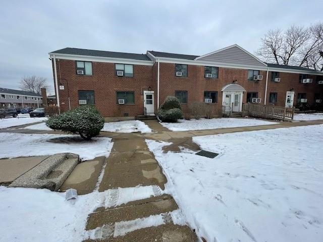 PRIME LOCATION - 2BR, GROUND LEVEL, SPACIOUS OUTSIDE SPACE - photo 4