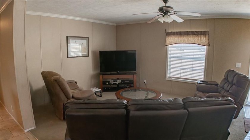 This charming 1,350 sq ft manufactured home sits on a permanent - photo 6