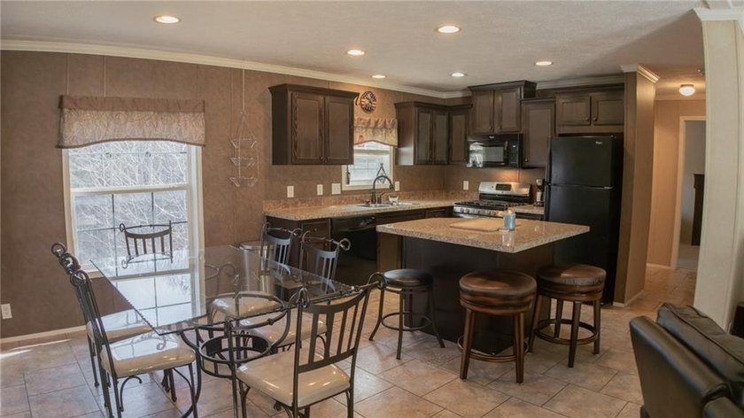 This charming 1,350 sq ft manufactured home sits on a permanent - photo 7