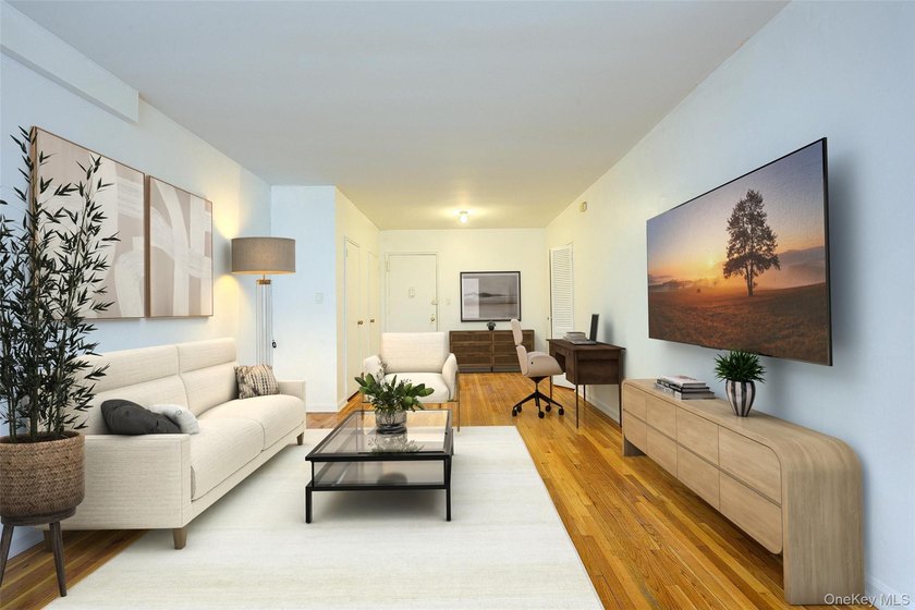 Sunny &amp; spacious, Alcove Studio / one bathroom apartment. The - photo 11