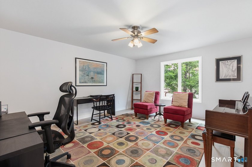 Fully renovated end-unit Turnbury offering 3-4 bedrooms and 3.5 - photo 12