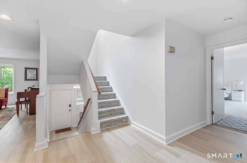 Fully renovated end-unit Turnbury offering 3-4 bedrooms and 3.5 - photo 17