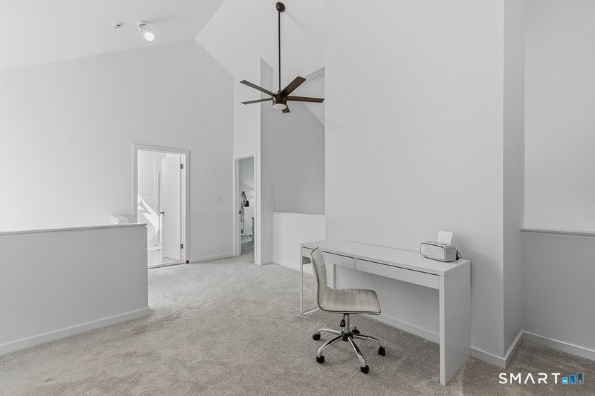 Fully renovated end-unit Turnbury offering 3-4 bedrooms and 3.5 - photo 19