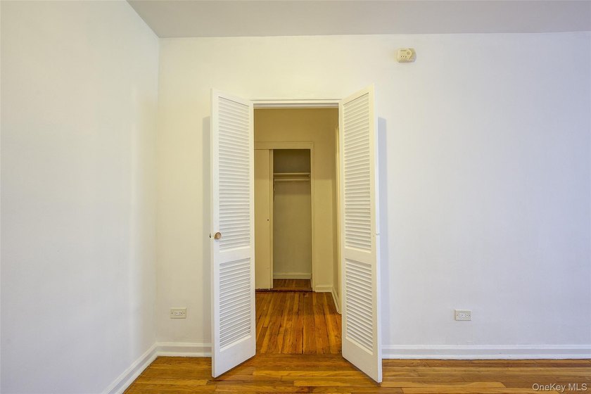 Sunny &amp; spacious, Alcove Studio / one bathroom apartment. The - photo 20