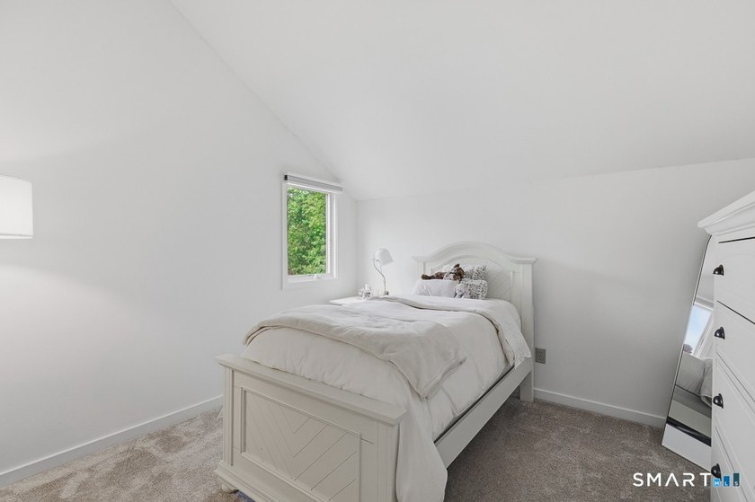 Fully renovated end-unit Turnbury offering 3-4 bedrooms and 3.5 - photo 22