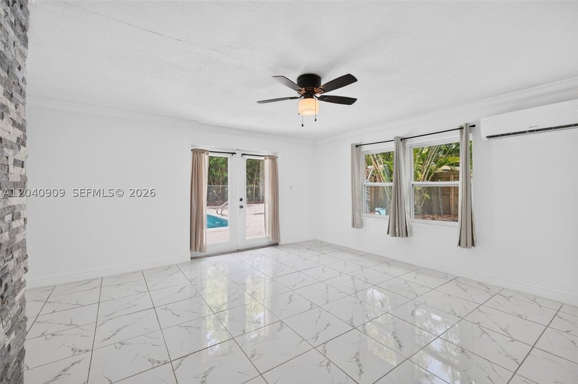 Opportunity awaits in desirable Croissant Park. Versatile 3 - photo 22