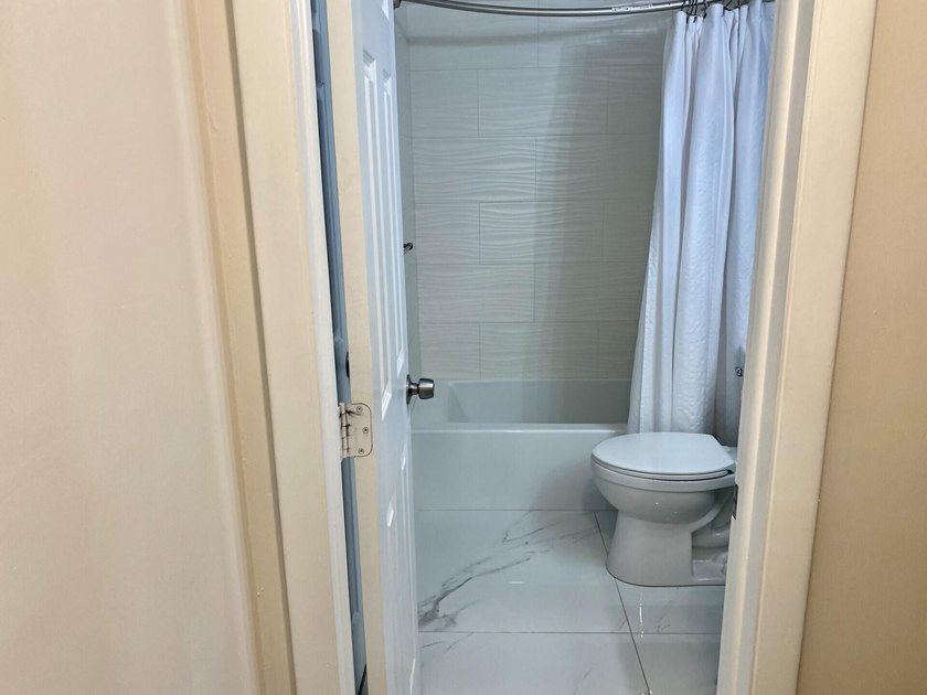 Beautiful villa located in the heart of Lake Worth within a - photo 18