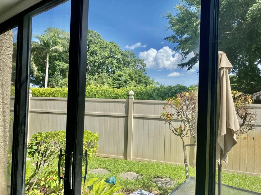 Beautiful villa located in the heart of Lake Worth within a - photo 29