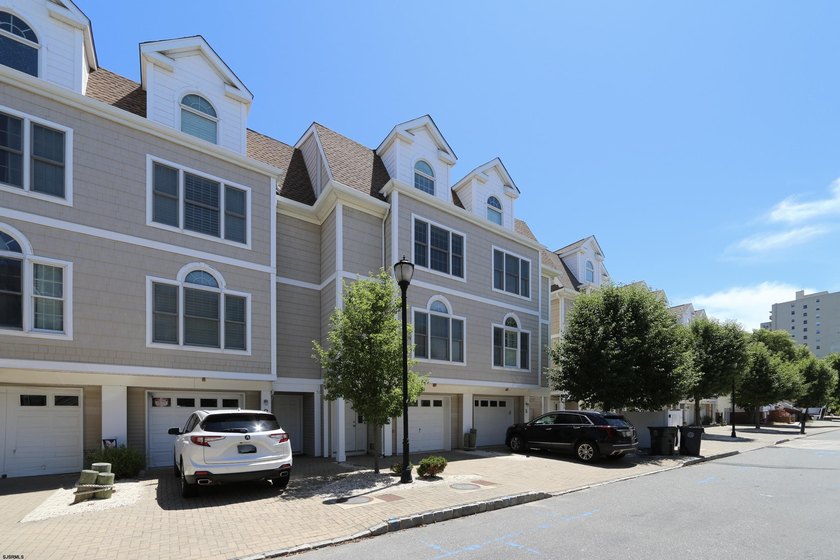 DIRECT BAY FRONT TOWNHOME &amp; A BOATER'S DREAM AND COASTAL - photo 3