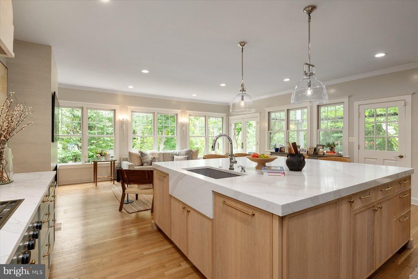 Originally built in 2005 and renovated with high end materials - photo 15