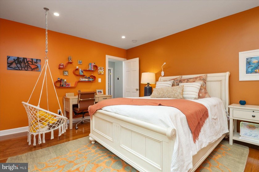 Originally built in 2005 and renovated with high end materials - photo 28