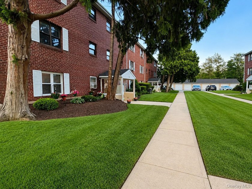 2nd Floor Unit in the Heart of Amityville Village. Close to - photo 2