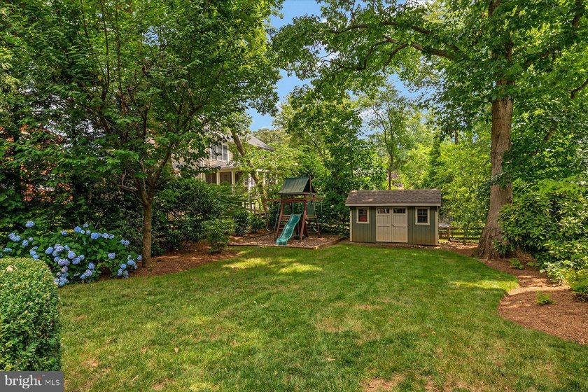 Originally built in 2005 and renovated with high end materials - photo 38