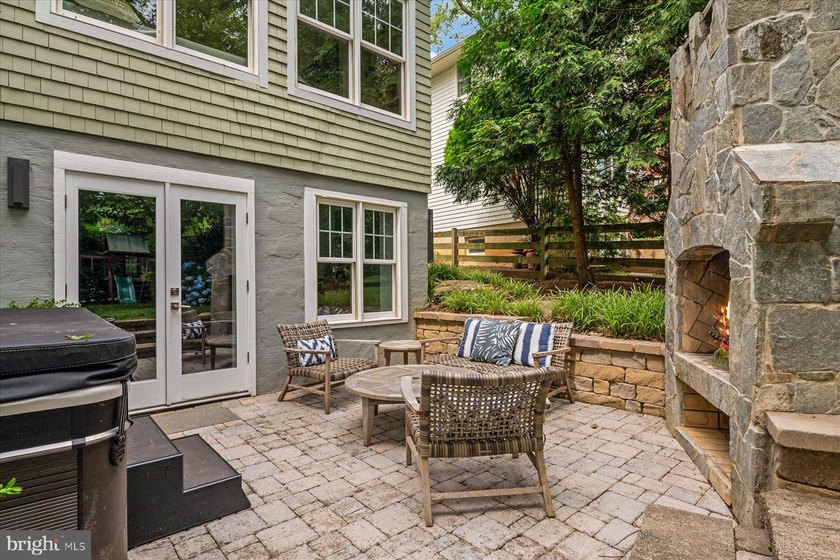 Originally built in 2005 and renovated with high end materials - photo 43