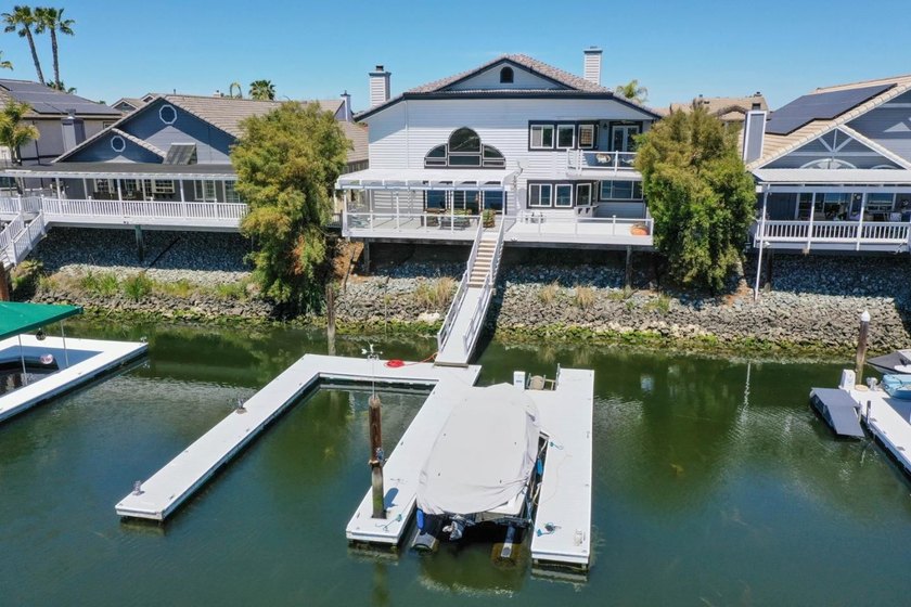 Welcome to a beautiful Delta Waterfront home deep water in - photo 52