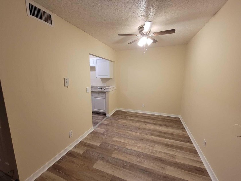 FOR SALE 2 bedroom 2 bathroom First floor condo. Cross Creek - photo 21