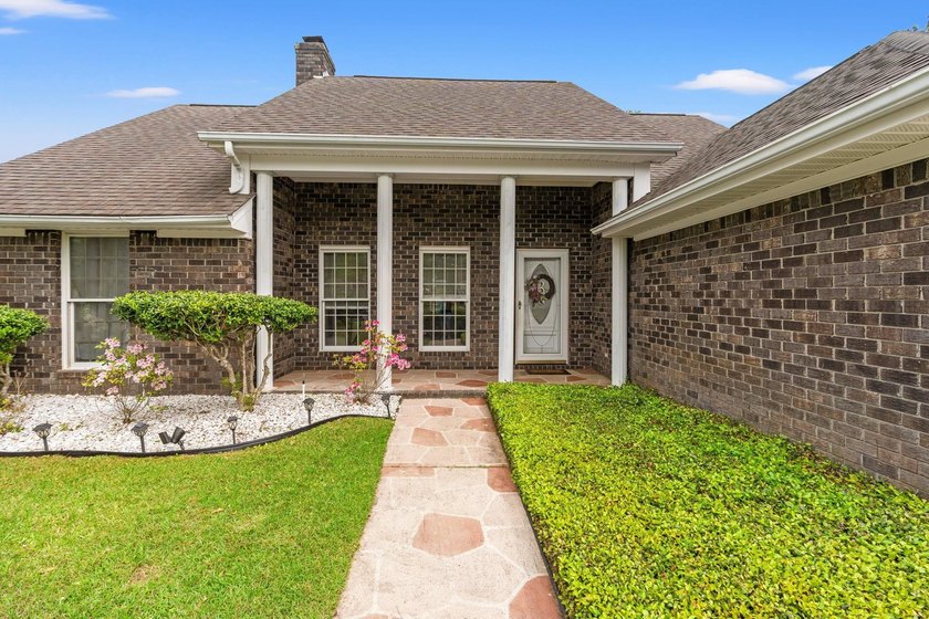 Custom built all-brick home, with a large private pool, on a - photo 3