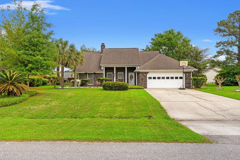 Custom built all-brick home, with a large private pool, on a - photo 4