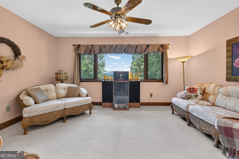 Experience the serenity of mountain living with stunning - photo 34