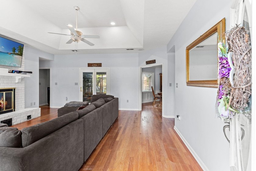 Custom built all-brick home, with a large private pool, on a - photo 6