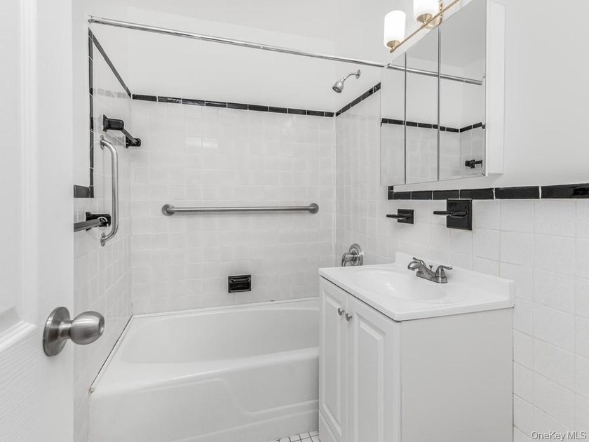Welcome home to this spacious, bright and updated studio coop - photo 5