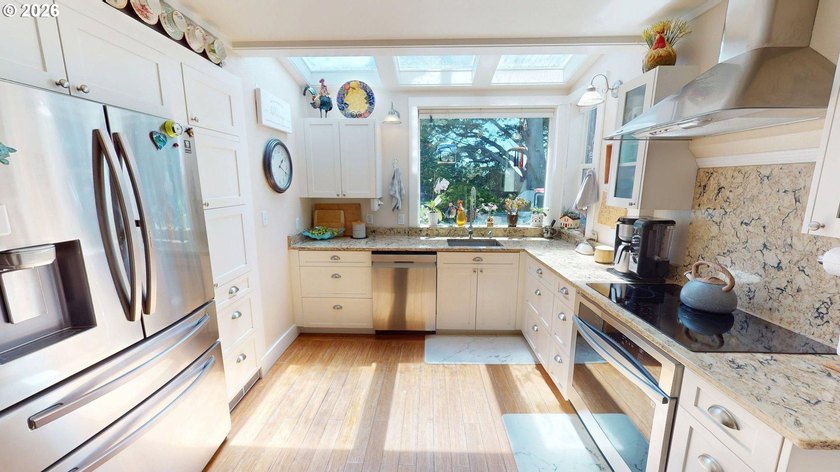 Turn-of-the-Century Charm with Ocean Views &amp; Income - photo 11