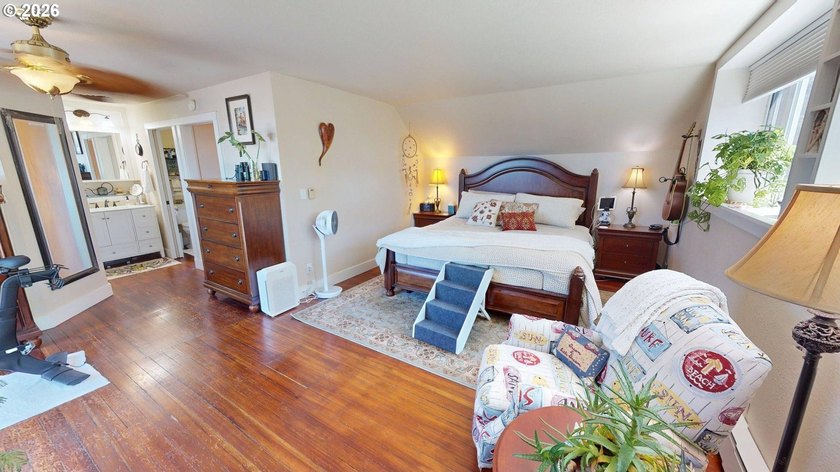 Turn-of-the-Century Charm with Ocean Views &amp; Income - photo 16